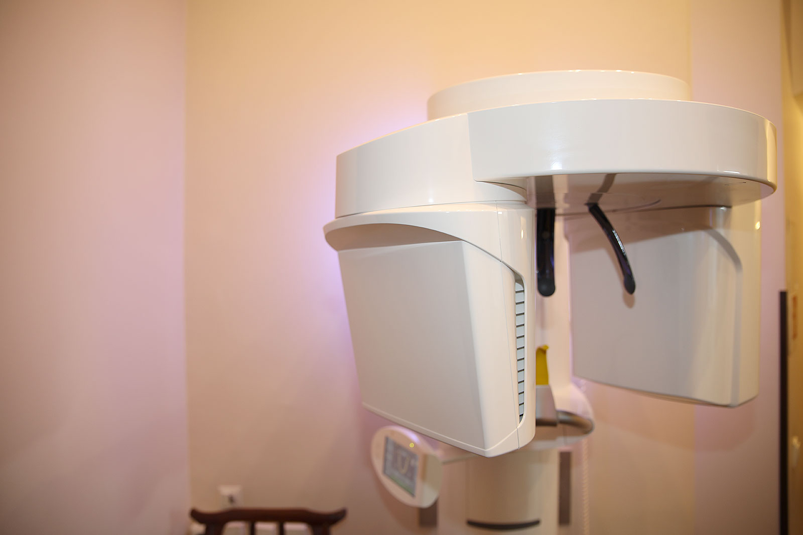Ein Foto von einem Röntgengerät für die Ausstattung in der Zahnarztpraxis in Charlottenburg